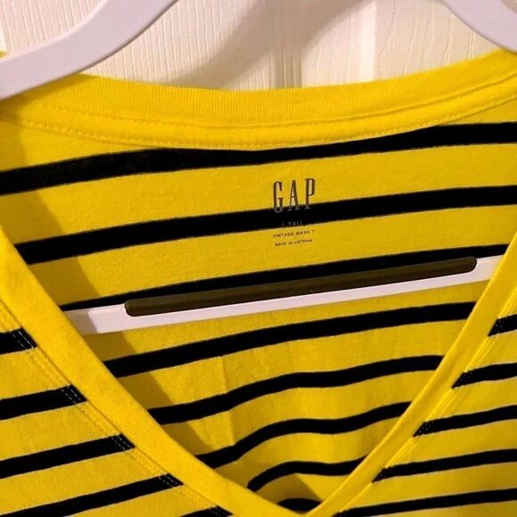 Gap tall large t-shirt, V-neck. Yellow and blue. Tall length. Nwt - Picture 6 of 6